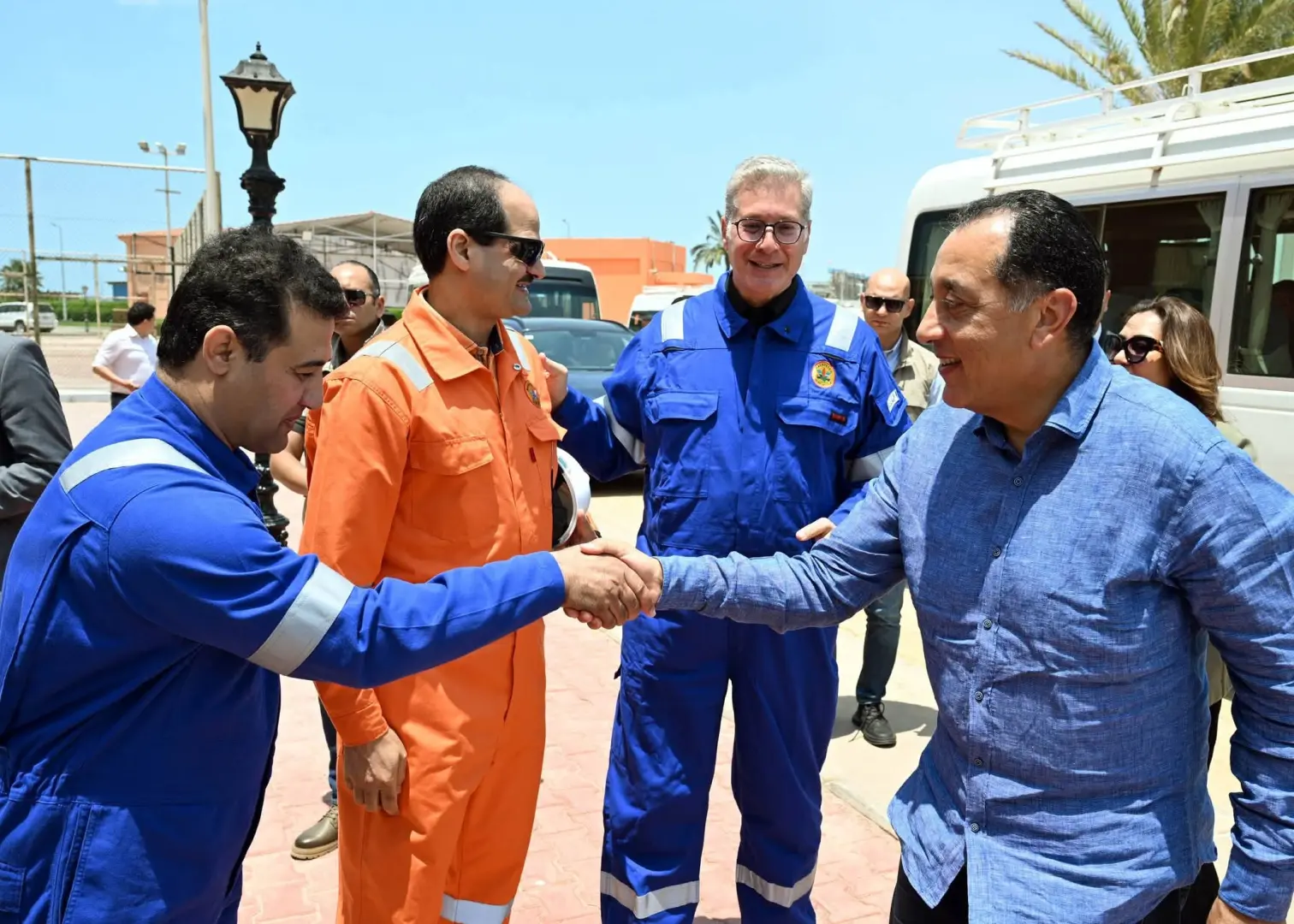 رئيس الوزراء يتفقد مواقع إنتاج الغاز الطبيعي بمنطقة غرب الدلتا العميقة