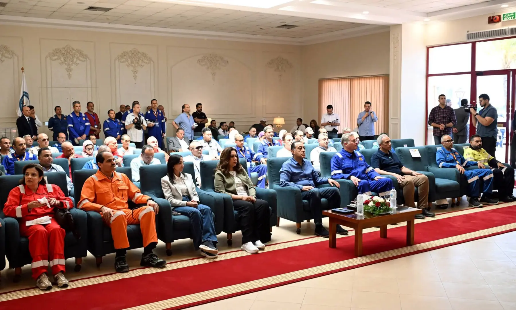 رئيس الوزراء يتفقد مواقع إنتاج الغاز الطبيعي بمنطقة غرب الدلتا العميقة