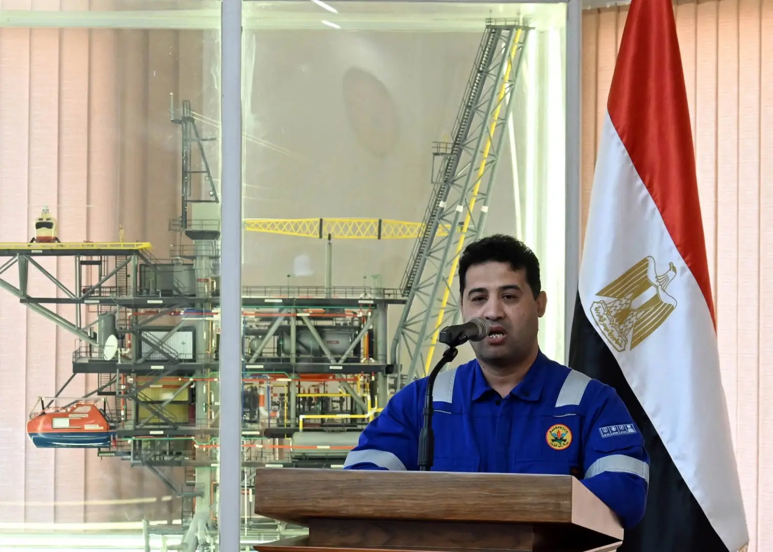 رئيس الوزراء يتفقد مواقع إنتاج الغاز الطبيعي بمنطقة غرب الدلتا العميقة
