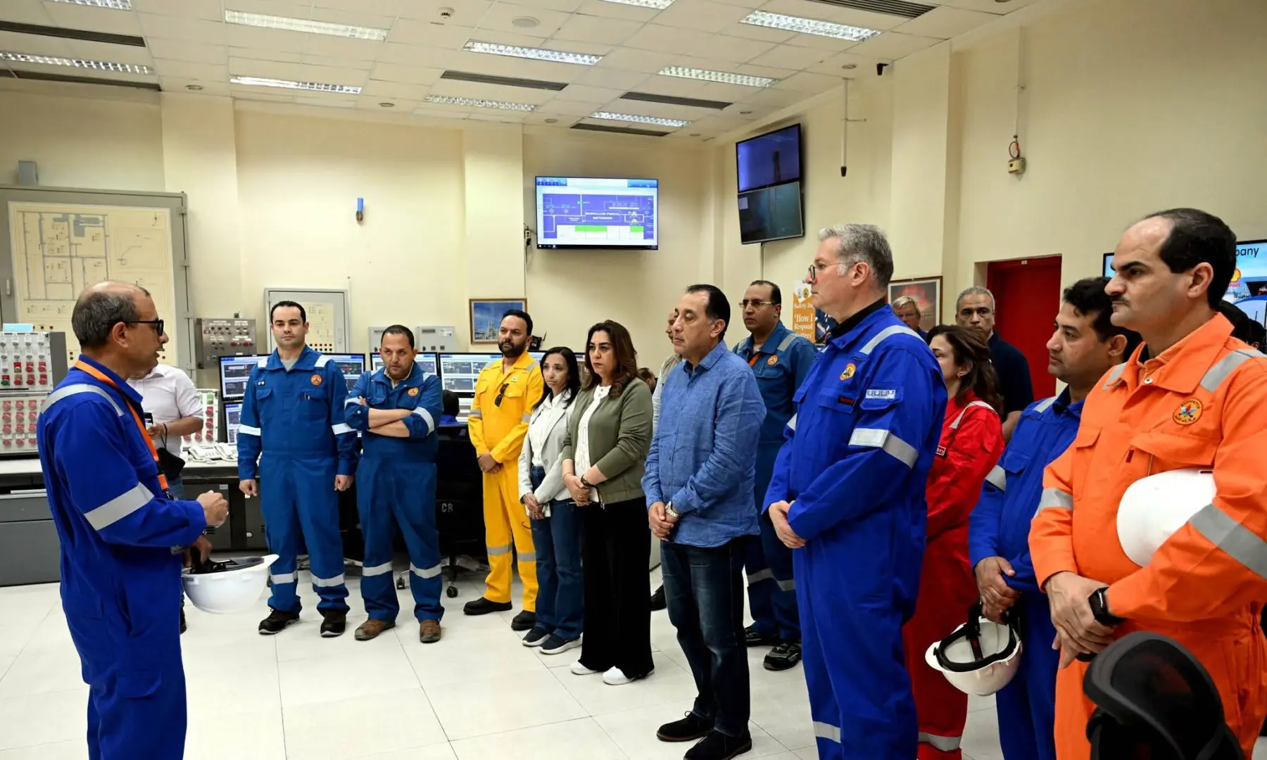 رئيس الوزراء يتفقد مواقع إنتاج الغاز الطبيعي بمنطقة غرب الدلتا العميقة