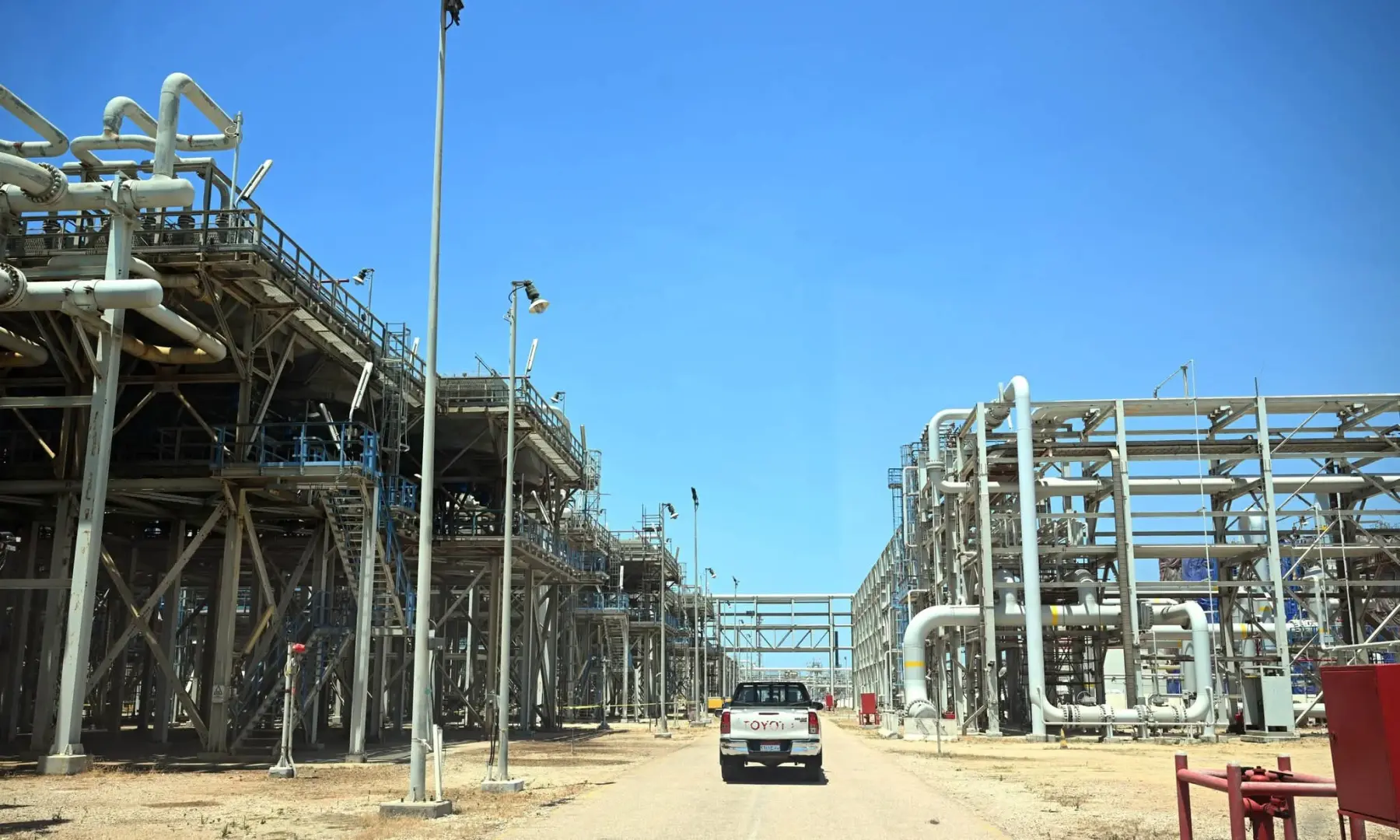 رئيس الوزراء يتفقد مواقع إنتاج الغاز الطبيعي بمنطقة غرب الدلتا العميقة