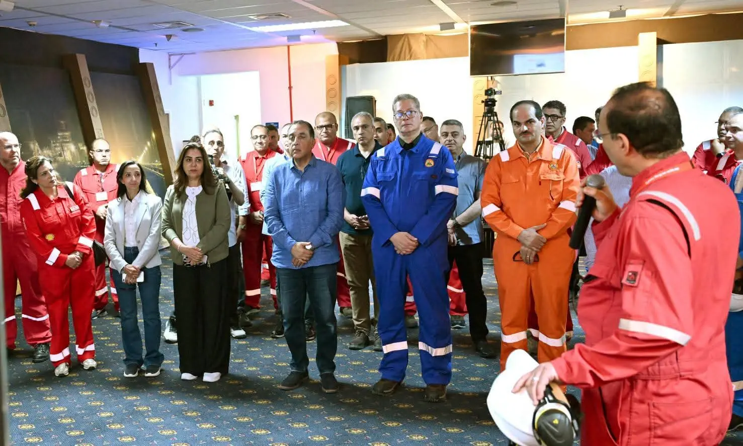 رئيس الوزراء يتفقد مجمع "إدكو" للغاز الطبيعي المُسال