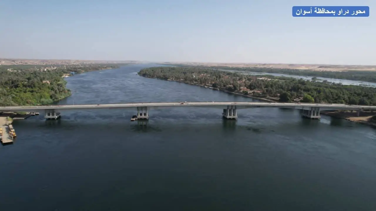 وزير النقل يكافئ العاملين بمحور دراو تقديراً لجهودهم في التنفيذ