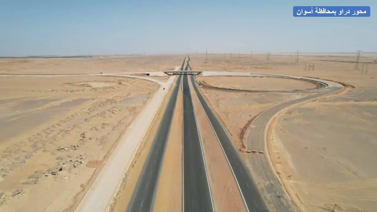 وزير النقل يكافئ العاملين بمحور دراو تقديراً لجهودهم في التنفيذ