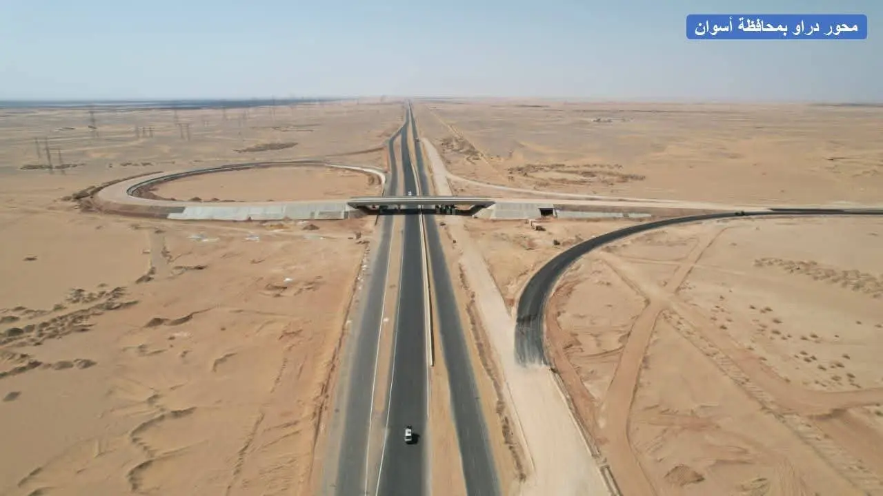 وزير النقل يكافئ العاملين بمحور دراو تقديراً لجهودهم في التنفيذ