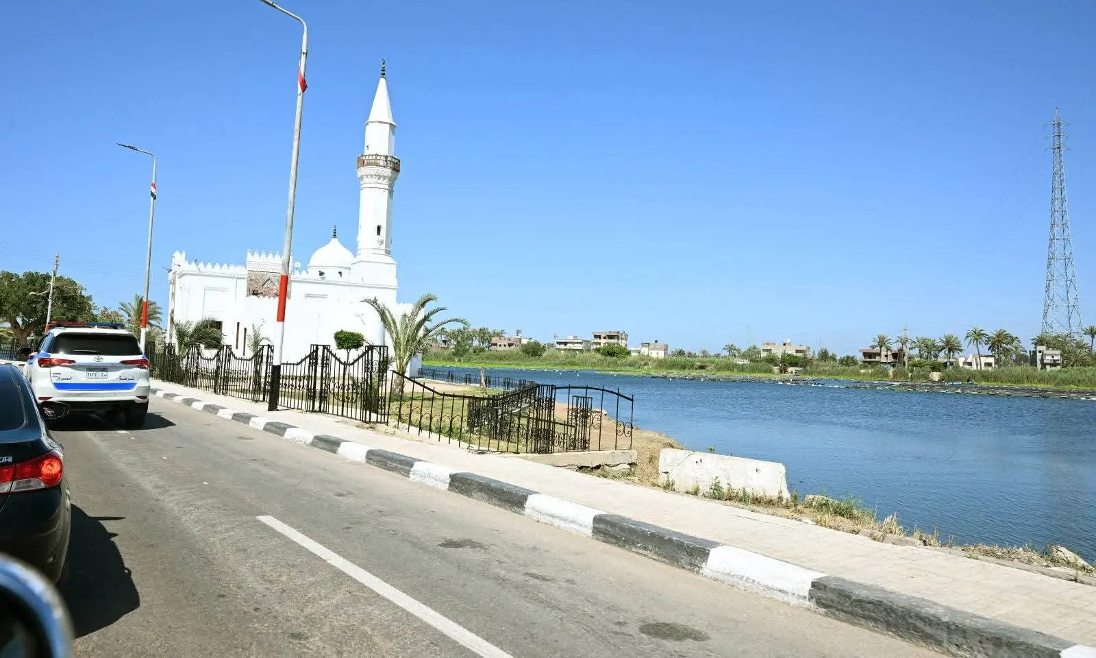 خلال زيارته لمحافظة البحيرة.. رئيس الوزراء يستعرض أعمال تطوير كورنيش مدينة رشيد