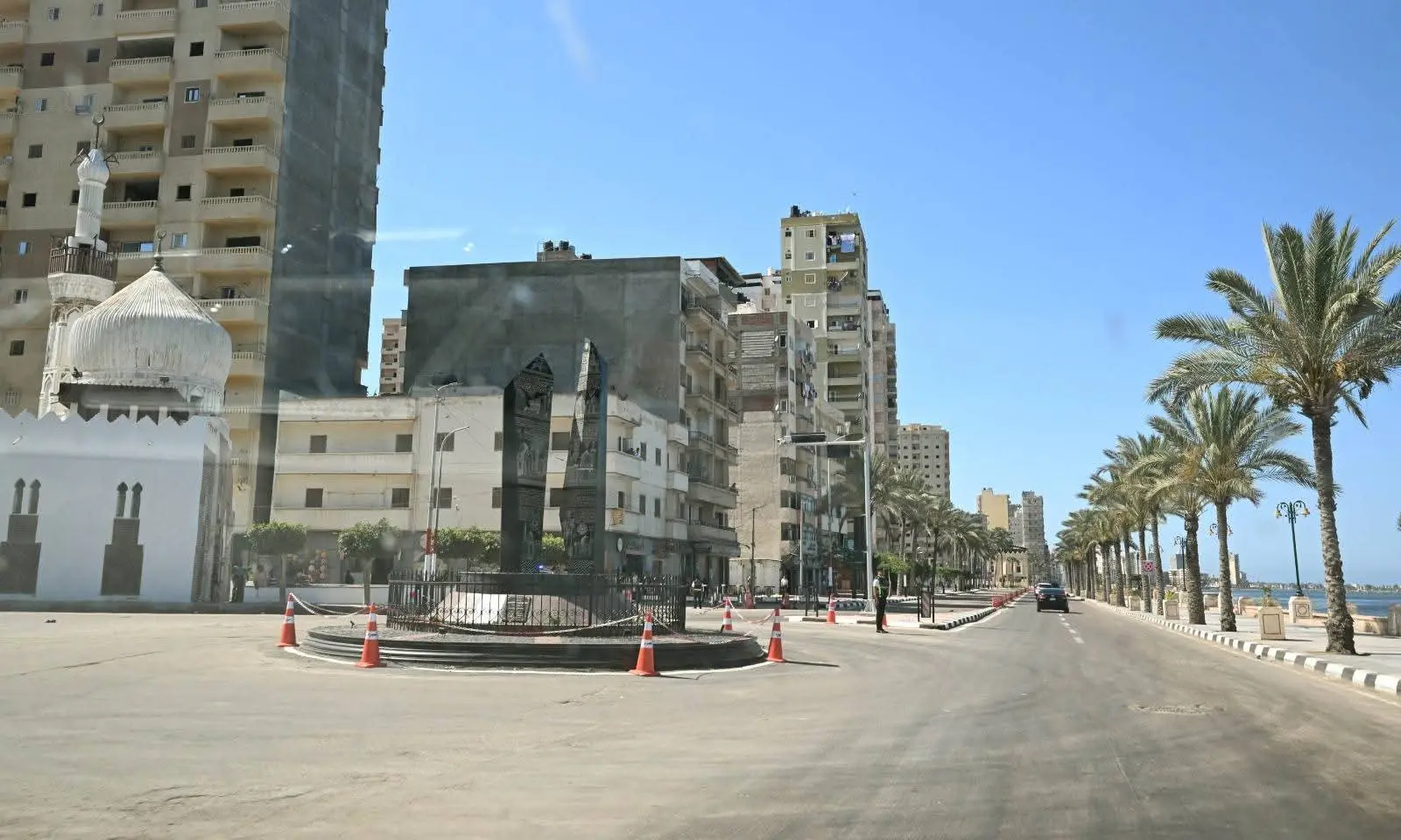 خلال زيارته لمحافظة البحيرة.. رئيس الوزراء يستعرض أعمال تطوير كورنيش مدينة رشيد
