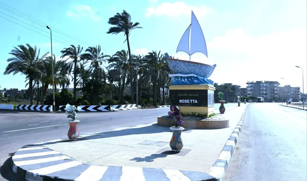 خلال زيارته لمحافظة البحيرة.. رئيس الوزراء يستعرض أعمال تطوير كورنيش مدينة رشيد