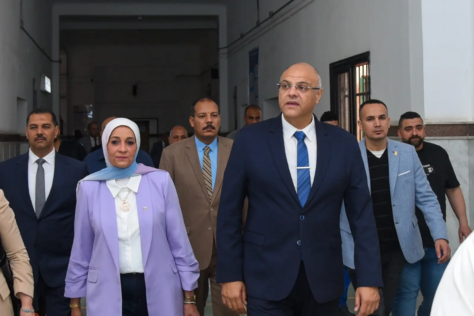 محافظ الإسكندرية يزور مستشفى الطلبة بسبورتنج ويهنئ المرضى والأطقم الطبية بعيد الأضحى المبارك - 1000673775