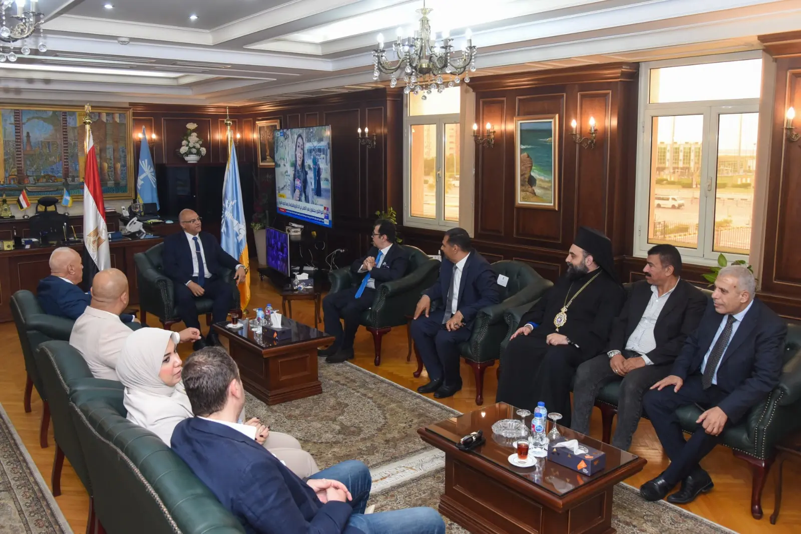 محافظ الإسكندرية يستقبل عددًا من القيادات التنفيذية والأمنية لتبادل التهاني بعيد الأضحى المبارك - 1000674956