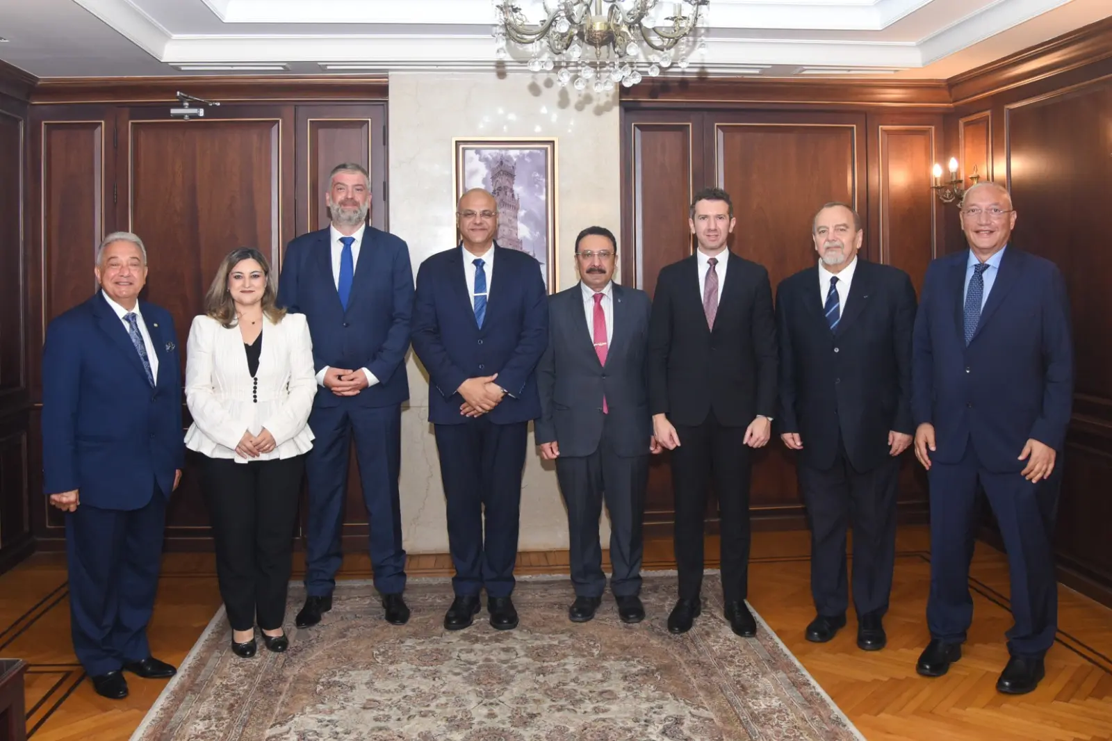 محافظ الإسكندرية يستقبل عددًا من القيادات التنفيذية والأمنية لتبادل التهاني بعيد الأضحى المبارك - 1000674958