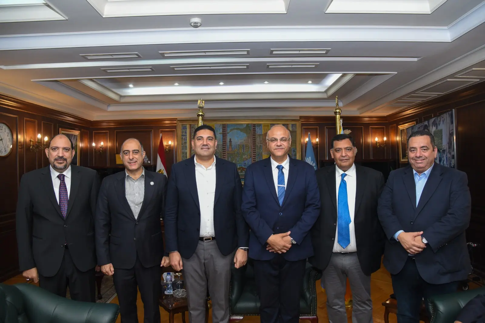 محافظ الإسكندرية يستقبل عددًا من القيادات التنفيذية والأمنية لتبادل التهاني بعيد الأضحى المبارك