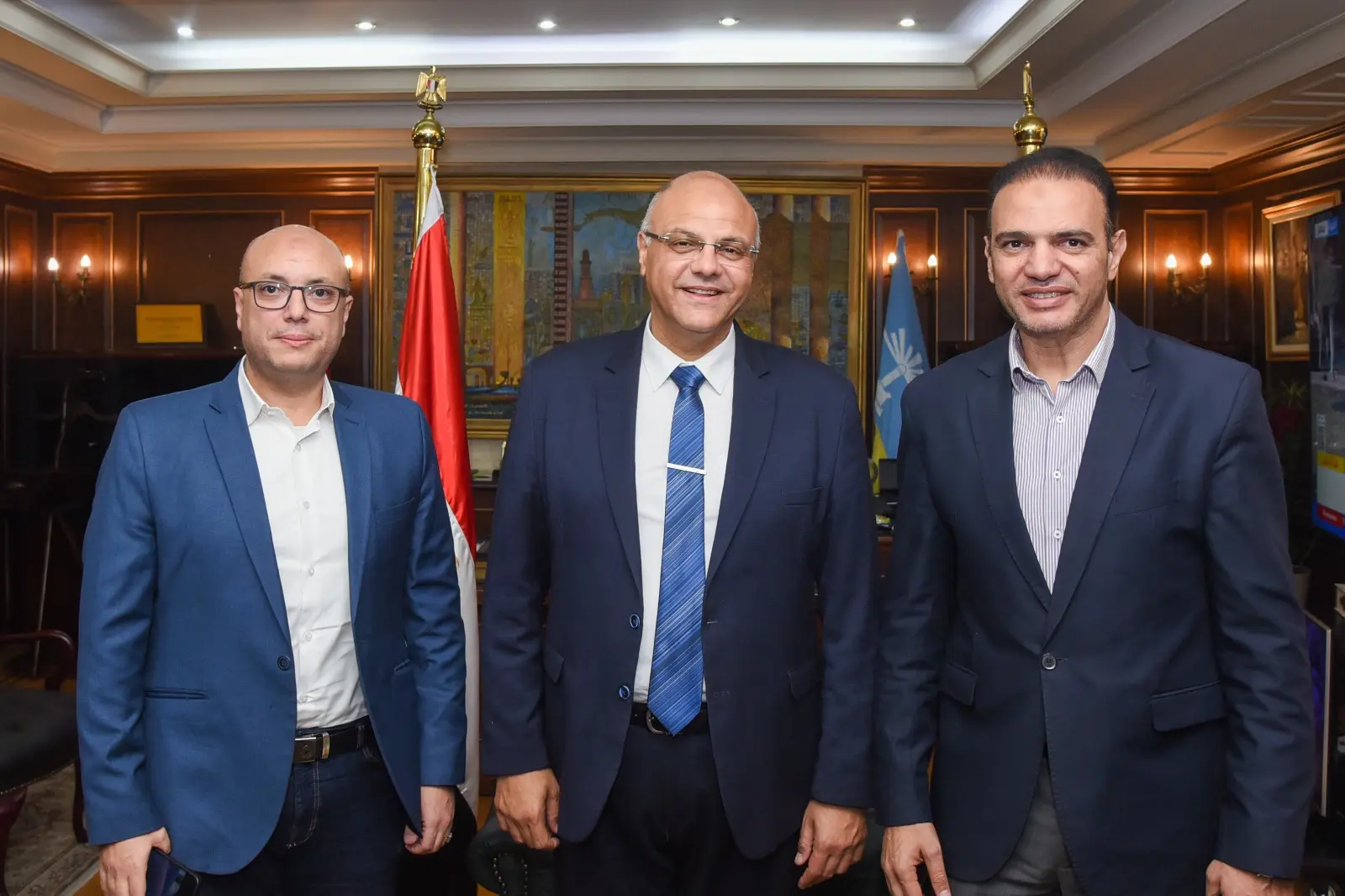 محافظ الإسكندرية يستقبل عددًا من القيادات التنفيذية والأمنية لتبادل التهاني بعيد الأضحى المبارك - 1000674966