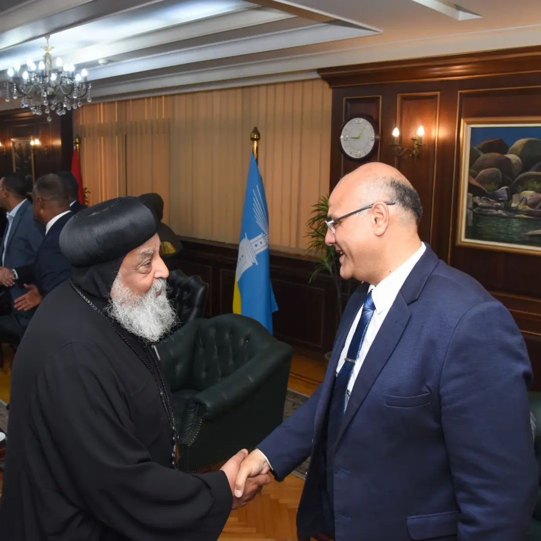 محافظ الإسكندرية يستقبل عددًا من القيادات التنفيذية والأمنية لتبادل التهاني ب<a href=