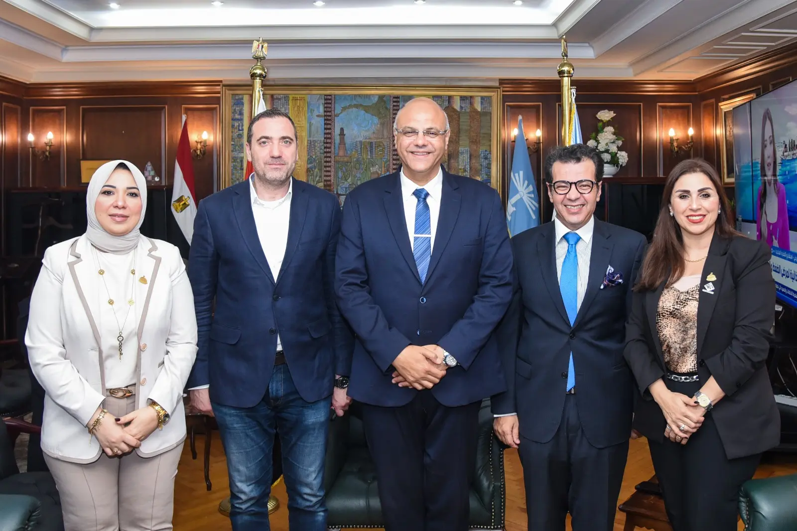 محافظ الإسكندرية يستقبل عددًا من القيادات التنفيذية والأمنية لتبادل التهاني <a href=