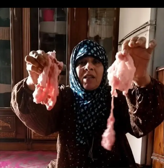 كلها دهن فين اللحمة.. سيدة تهاجم أحد جيرانها بسبب هدية أضحية العيد