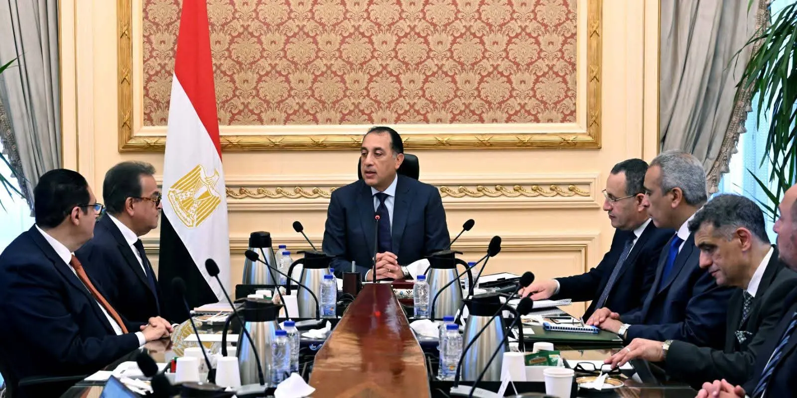 رئيس الوزراء يتابع مستجدات الموقف التنفيذي لمستشفى “500500”
