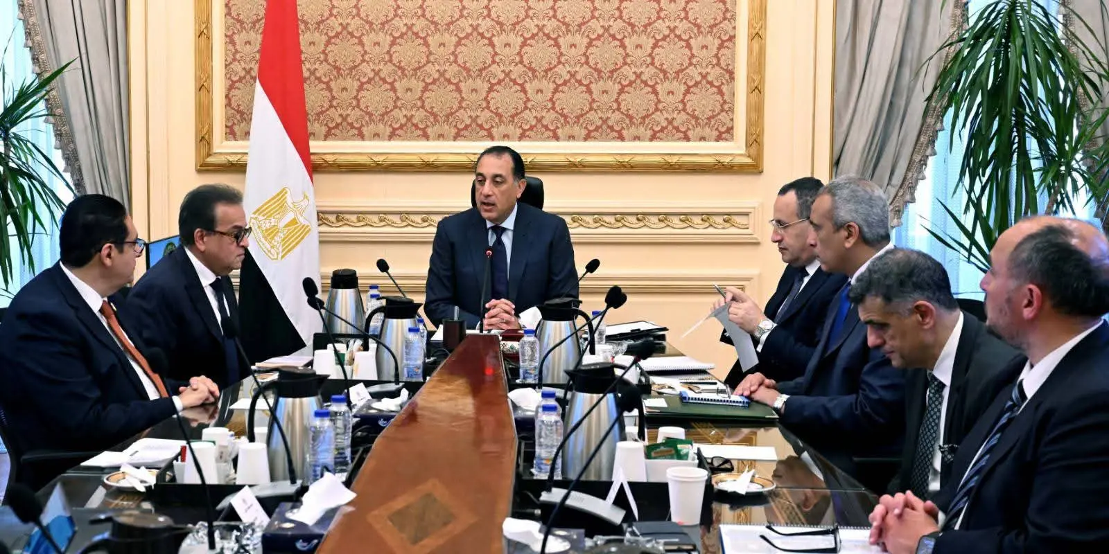 رئيس الوزراء يتابع مستجدات الموقف التنفيذي لمستشفى “500500”