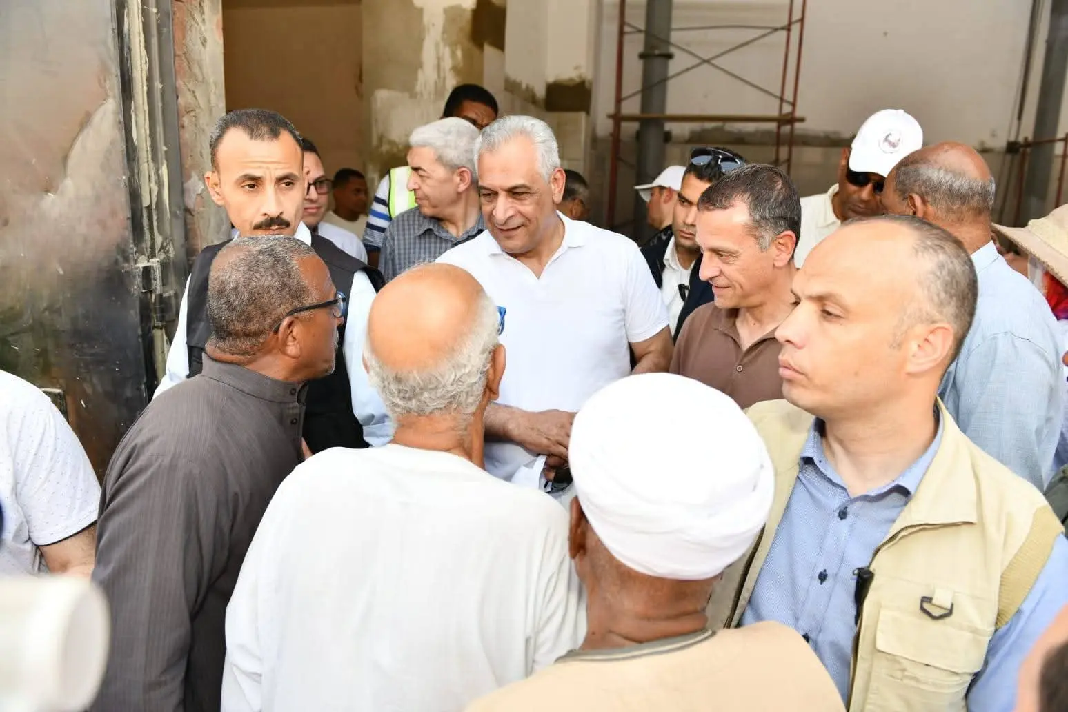 وزير الدولة للإنتاج الحربي يتابع مشروعات "حياة كريمة" بأسوان