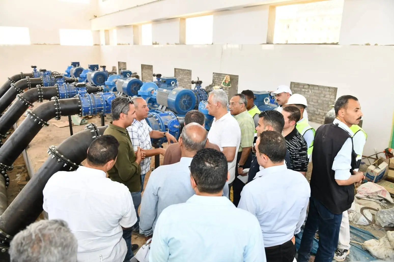 وزير الدولة للإنتاج الحربي يتابع مشروعات "حياة كريمة" بأسوان