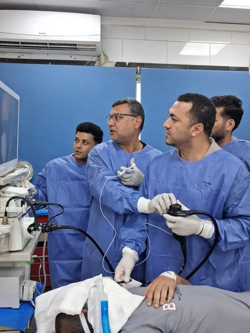 استخراج 100 مسمار وصامولة من معدة مريض بمستشفى جامعة بني سويف دون جراحة