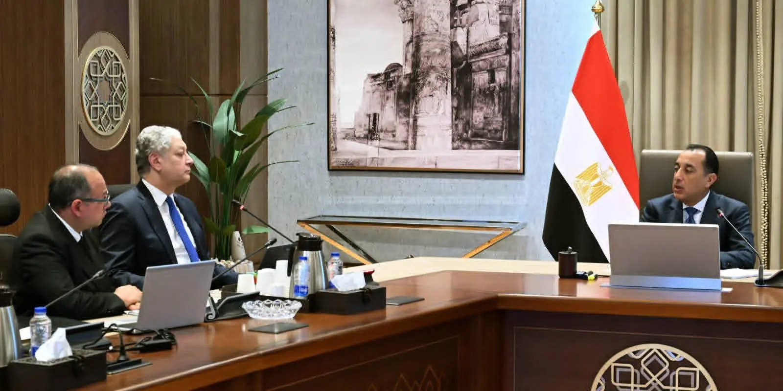 مدبولي يتابع استعدادات بدء المرحلة الثانية من المبادرة الرئاسية "حياة كريمة"
