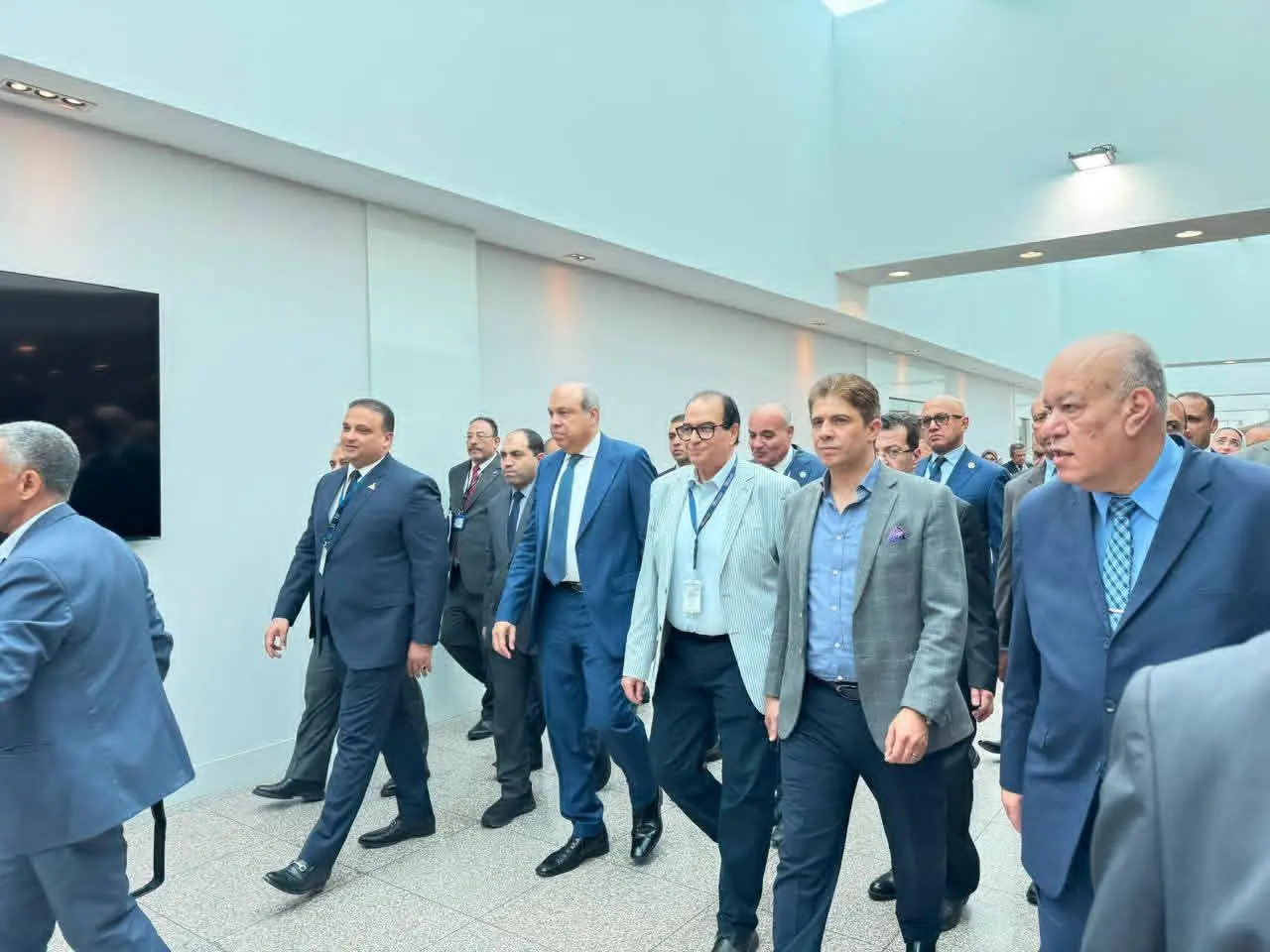 وزارة الطيران تستقبل وفدًا برلمانيًا لمتابعة مشروعات التطوير والتحديث