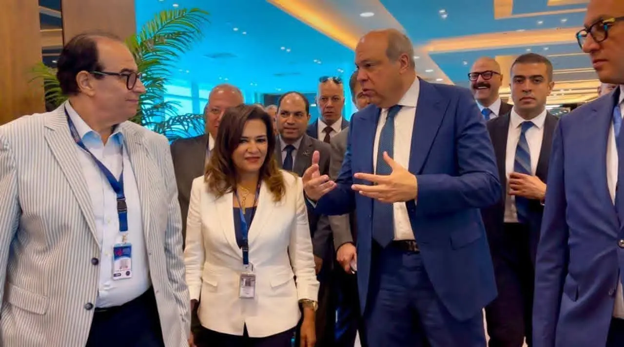 وزارة الطيران تستقبل وفدًا برلمانيًا لمتابعة مشروعات التطوير والتحديث