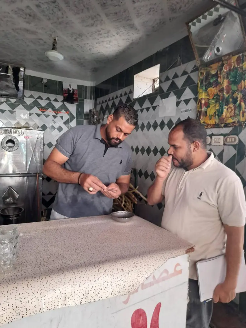 ضبط «ثاني أكسيد التيتانيوم» المحظور داخل عصارات قصب في قنا