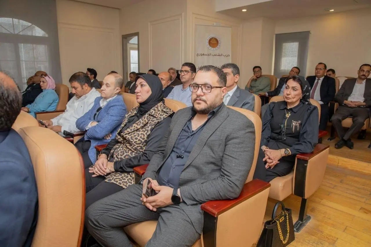 "الشعب الجمهوري" يعقد سلسلة اجتماعات تنظيمية مع أمانات المحافظات استعدادًا للمرحلة المقبلة - 1000678420