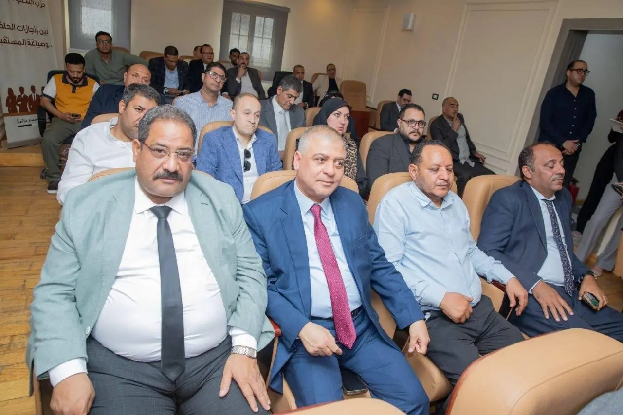 "الشعب الجمهوري" يعقد سلسلة اجتماعات تنظيمية مع أمانات المحافظات استعدادًا للمرحلة المقبلة - 1000678496