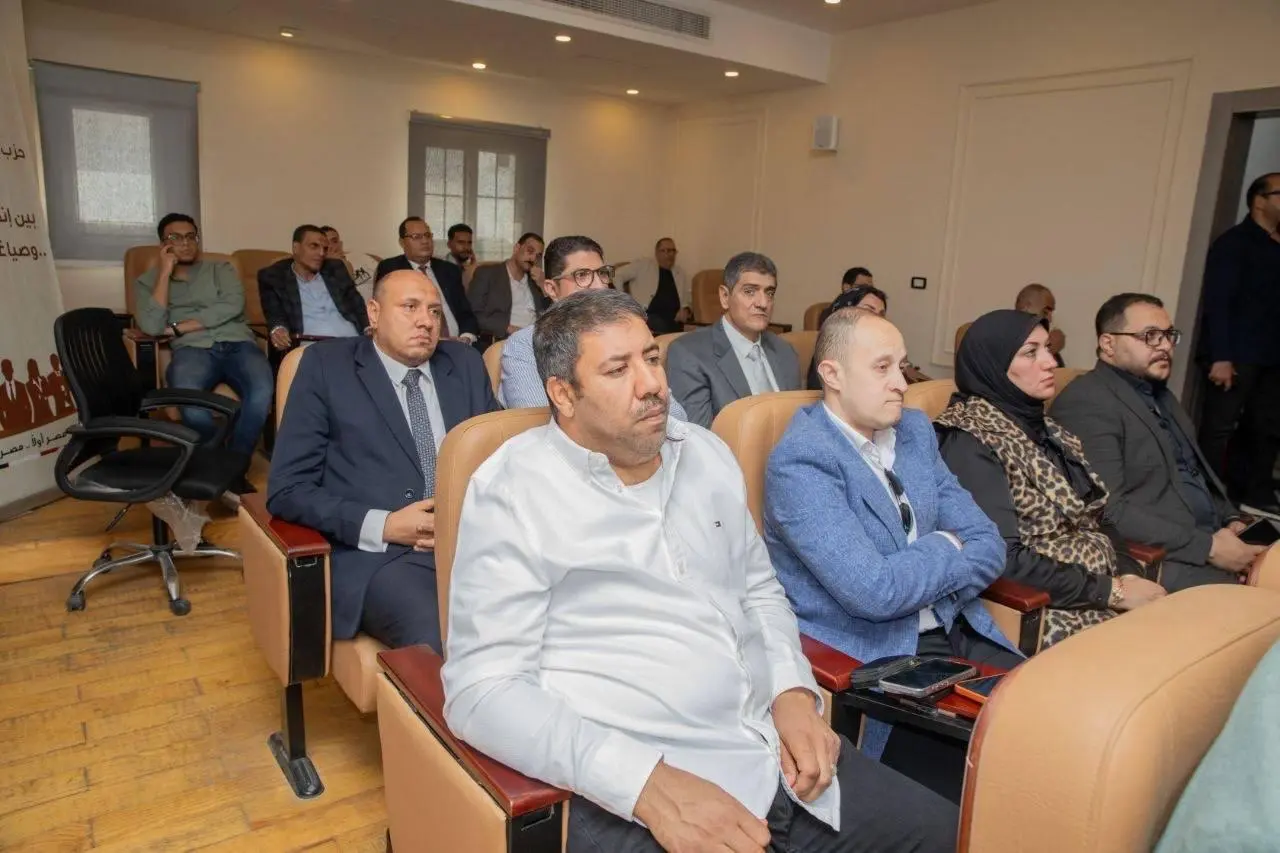 "الشعب الجمهوري" يعقد سلسلة اجتماعات تنظيمية مع أمانات المحافظات استعدادًا للمرحلة المقبلة - 1000678506
