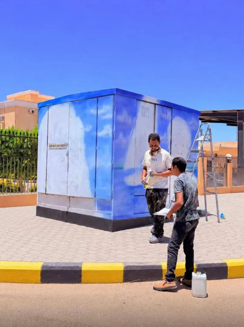 قنا الجديدة تتجمل.. تحويل أكشاك الكهرباء إلى لوحات فنية تعكس الهوية المصرية