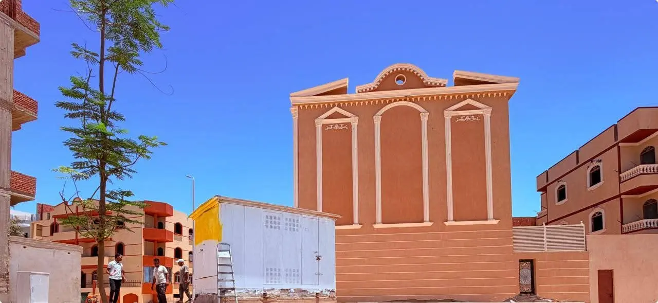 قنا الجديدة تتجمل.. تحويل أكشاك الكهرباء إلى لوحات فنية تعكس الهوية المصرية