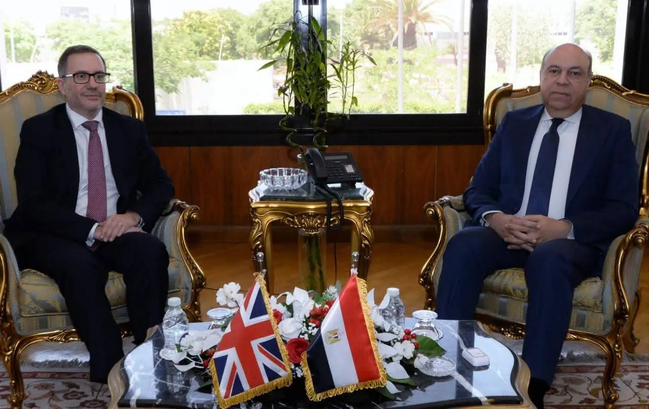 مصر وبريطانيا تبحثان توسيع الشراكة في التدريب وتكنولوجيا الطيران