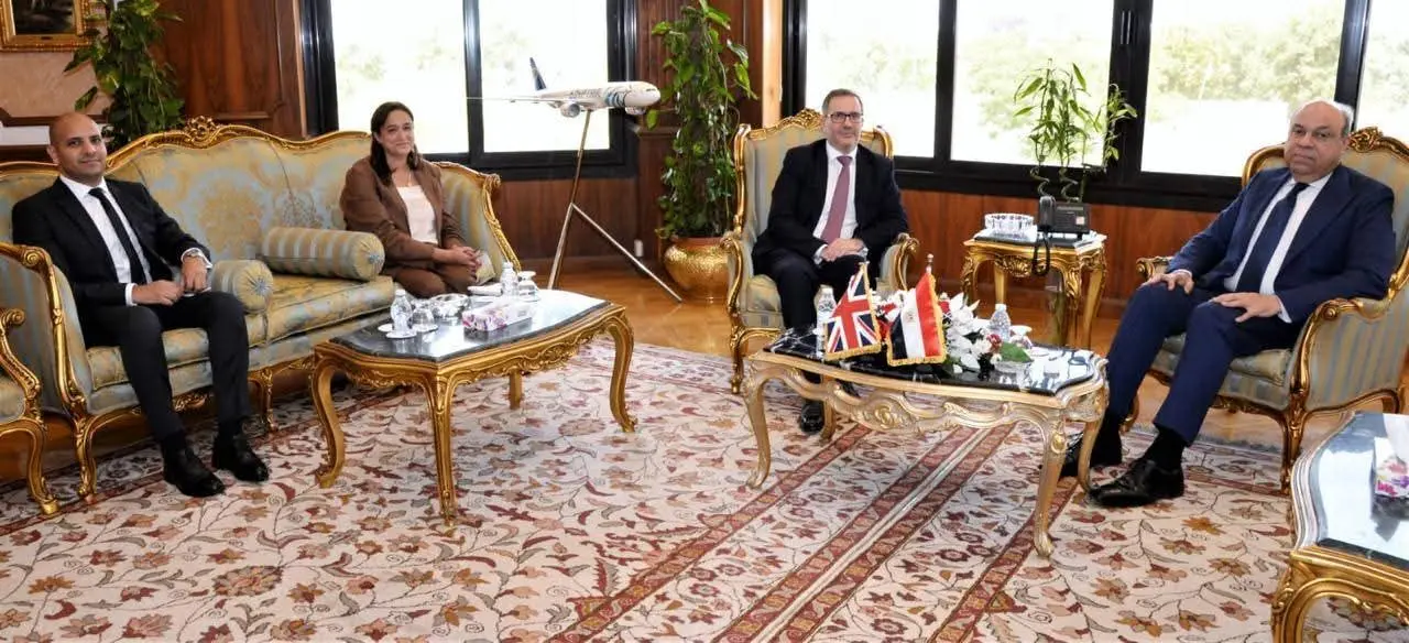 مصر وبريطانيا تبحثان توسيع الشراكة في التدريب وتكنولوجيا الطيران