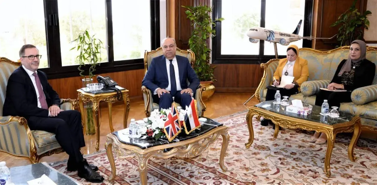 مصر وبريطانيا تبحثان توسيع الشراكة في التدريب وتكنولوجيا الطيران