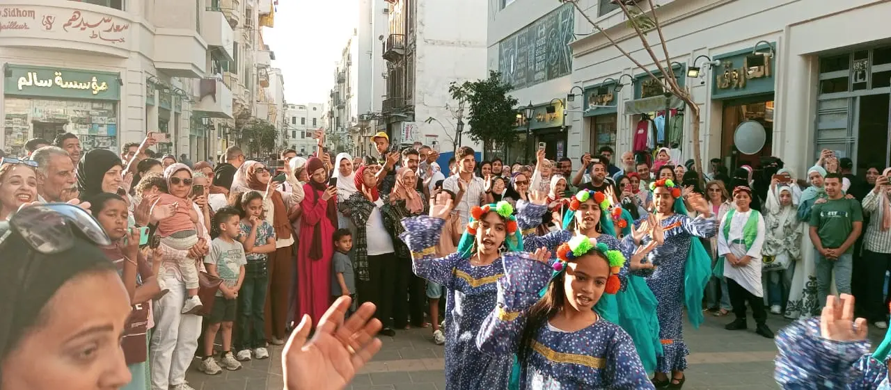 من عَبَق التاريخ إلى أنغام الحاضر: «شارع النبي دانيال» بالإسكندرية يتحول إلى «شارع الفن» - 1000684152