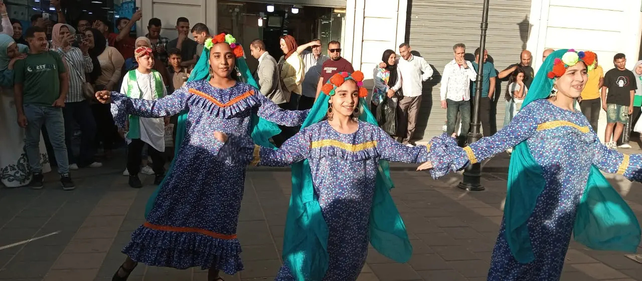 من عَبَق التاريخ إلى أنغام الحاضر: «شارع النبي دانيال» بالإسكندرية يتحول إلى «شارع الفن» - 1000684153