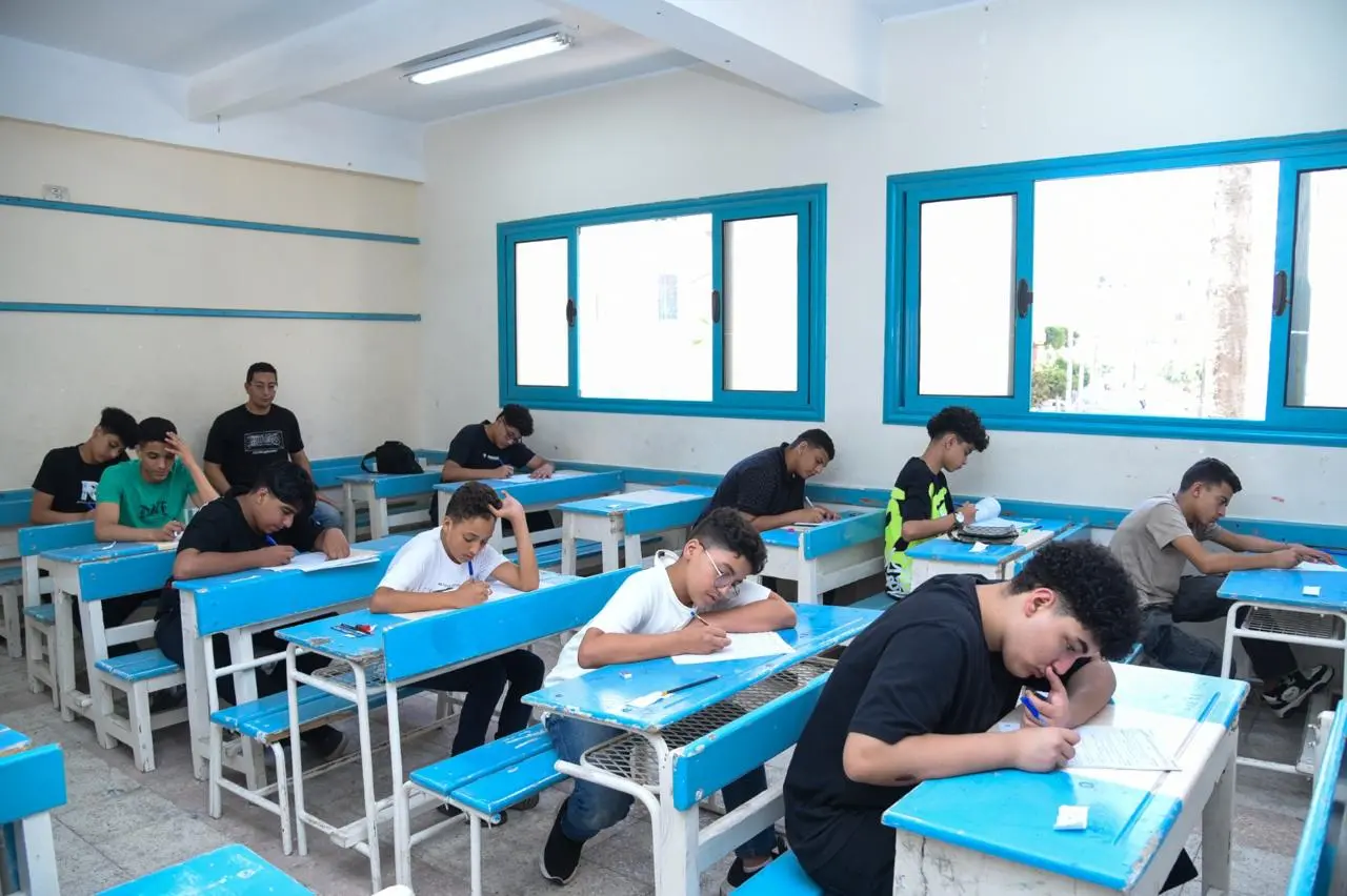 تسيطر حالة من الترقب والقلق على آلاف الطلاب وأولياء الأمور في قرى ومراكز المحافظة، انتظاراً للإعلان الرسمي عن نتيجة الشهادة الإعدادية في الجيزة للعام الدراسي 2026.