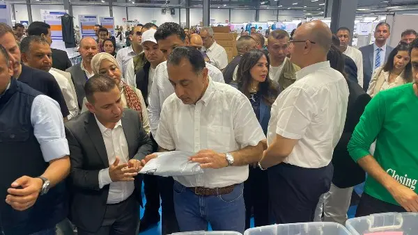 تفاصيل زيارة مدبولي لمصنع  للملابس الجاهزة بالمنطقة الصناعية، ببرج العرب الجديدة.