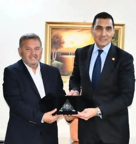 وزير الشباب والرياضة يبحث مع نادي هليوبوليس خطط التطوير والأنشطة المستقبلية لتعزيز الخدمات والارتقاء بالمنظومة الرياضية.