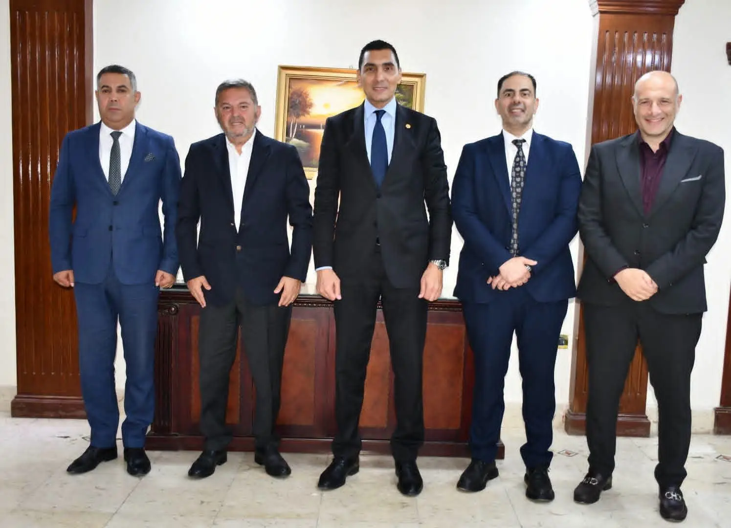 وزير الشباب والرياضة يبحث مع نادي هليوبوليس خطط التطوير والأنشطة المستقبلية لتعزيز الخدمات والارتقاء بالمنظومة الرياضية.
