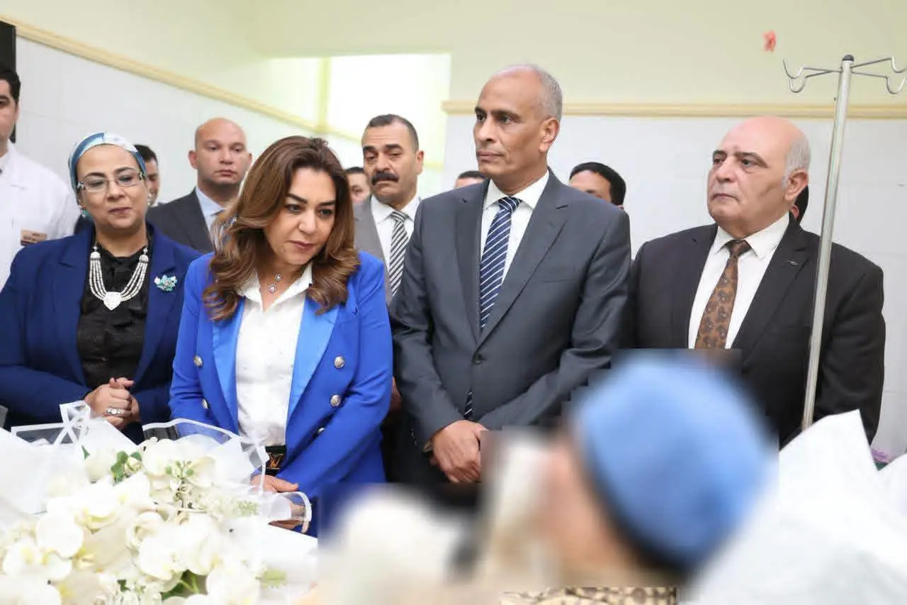 في لفتة إنسانية.. وزيرة التنمية المحلية تتابع حالة رئيسة قرية تفتيش أبوسكين بالمستشفى العام