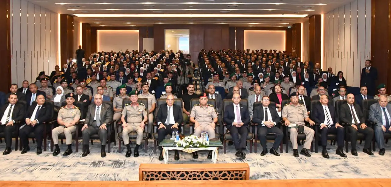 الأكاديمية العسكرية تحتفل بتخريج دورة تأهيل المرشحين للتعيين بعدد من الوزارات