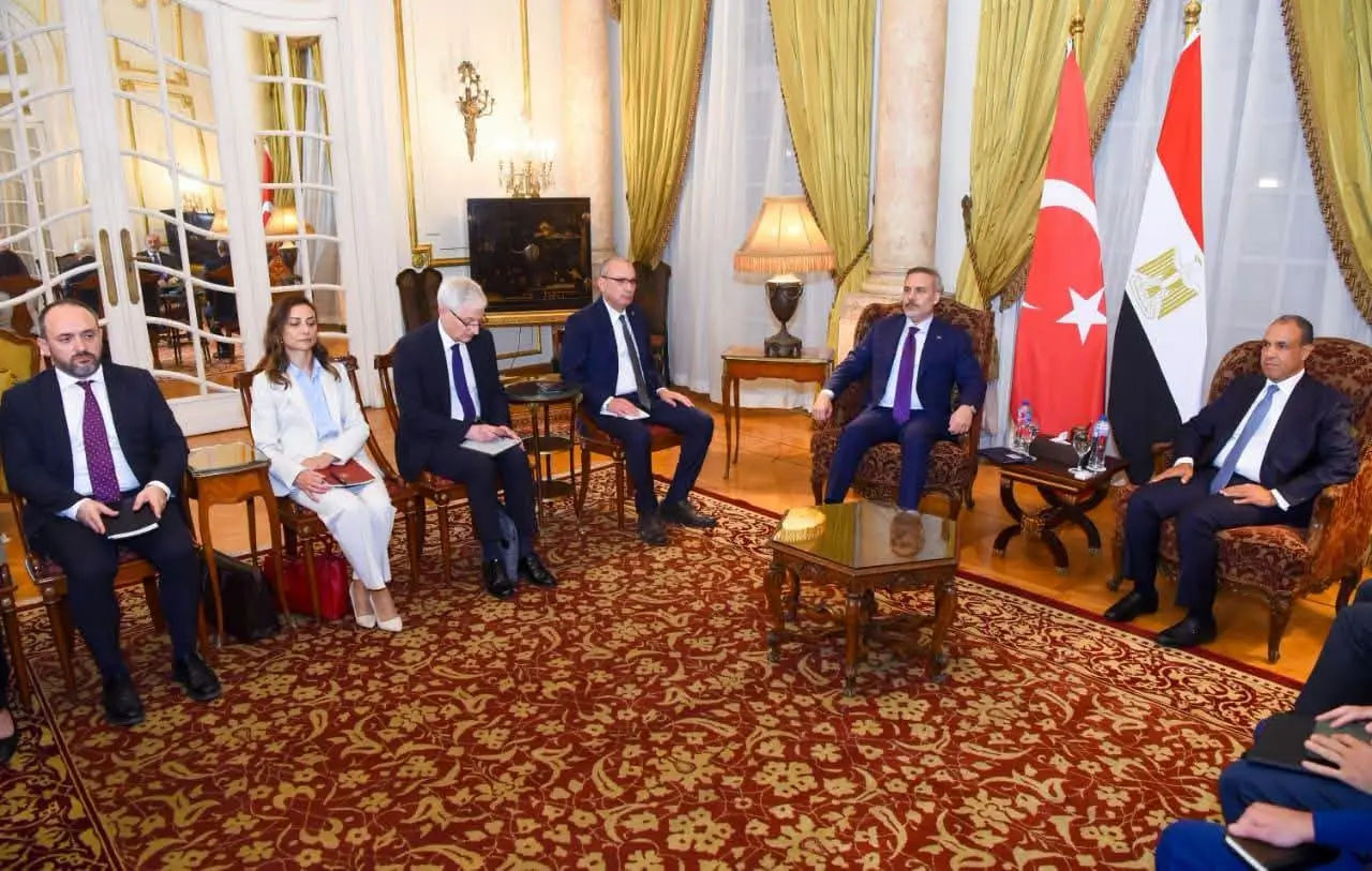 القاهرة وأنقرة تؤكدان أهمية التنسيق المشترك في القضايا الإقليمية والدولية