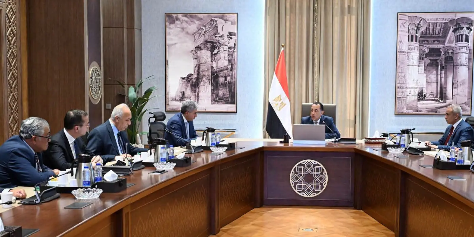 رئيس الوزراء يبحث مع ممثلي قطاعي السياحة والطيران سبل دعم الحركة السياحية وزيادة أعداد السائحين، مؤكداً استمرار تقديم التيسيرات والحوافز اللازمة