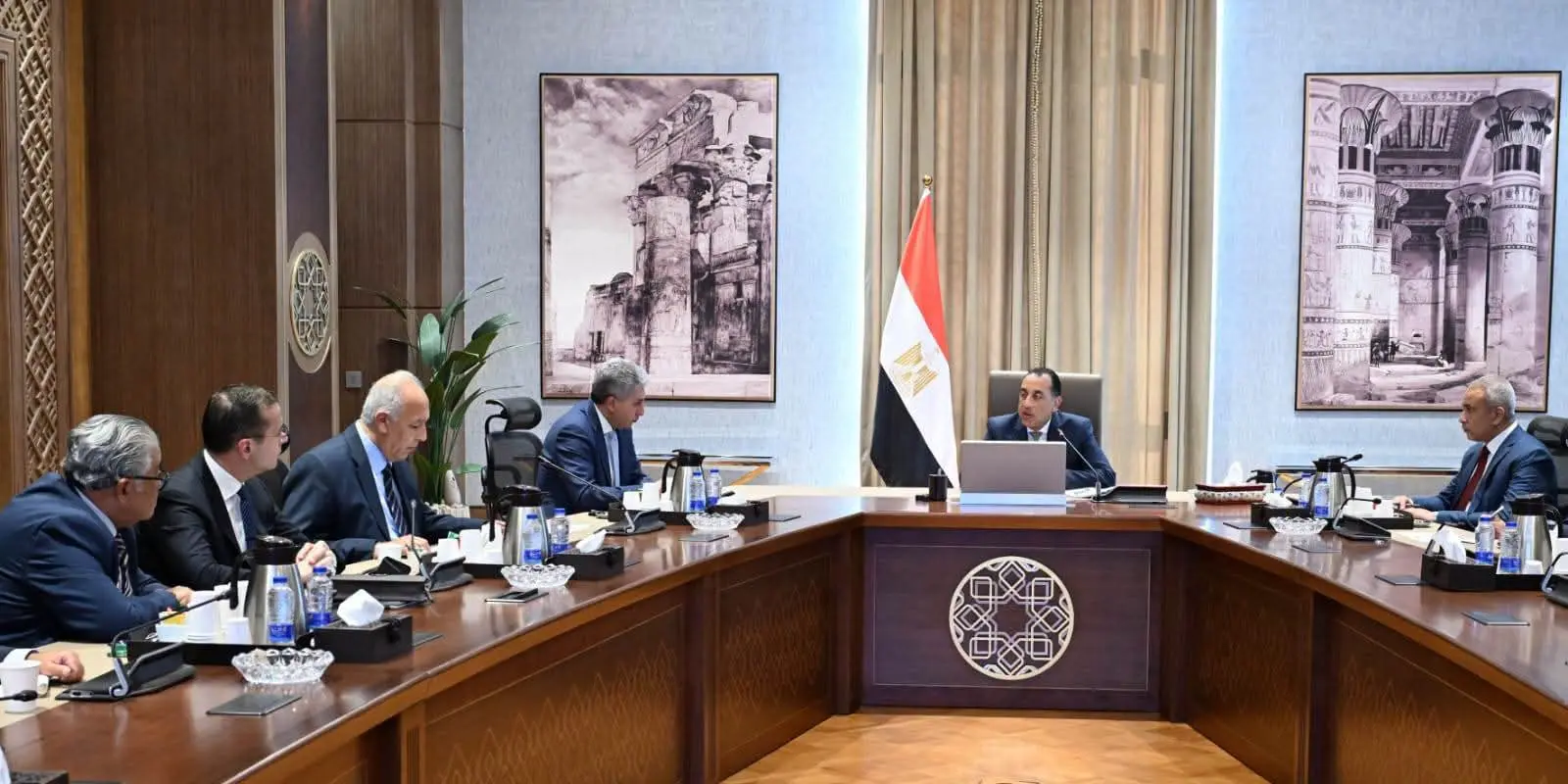 مدبولي يوجه بدراسة مطالب قطاعي السياحة والطيران ووضع حلول تنفيذية