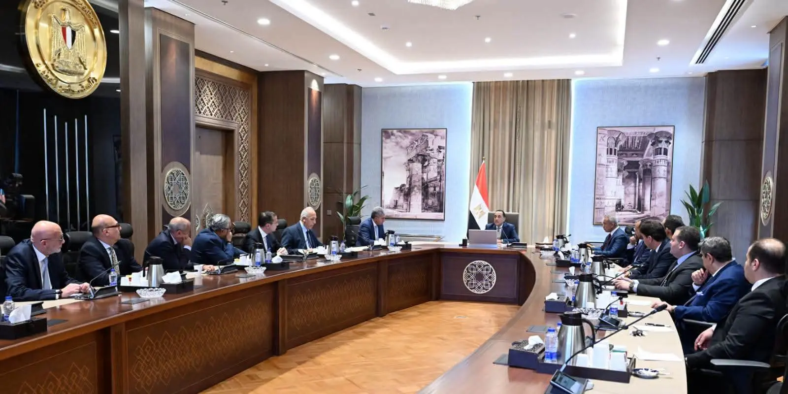 رئيس الوزراء يبحث مع ممثلي قطاعي السياحة والطيران سبل دعم الحركة السياحية وزيادة أعداد السائحين، مؤكداً استمرار تقديم التيسيرات والحوافز اللازمة
