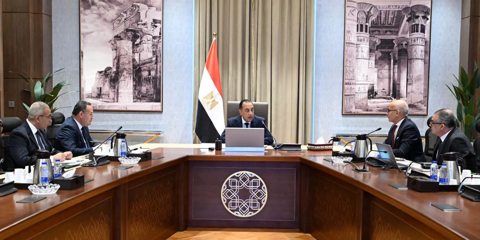 رئيس الوزراء يستعرض الموقف التنفيذي لمشروع المدينة الطبية لجامعة عين شمس